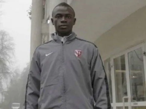 Câu chuyện đằng sau bức ảnh đầu tiên của Mane khi rời Senegal đến Metz