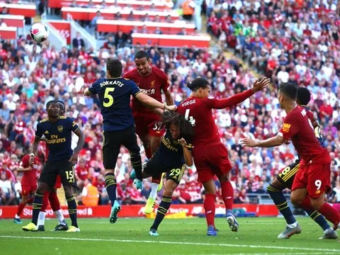 'Cậu ta là người thường, còn Van Dijk là siêu sao'