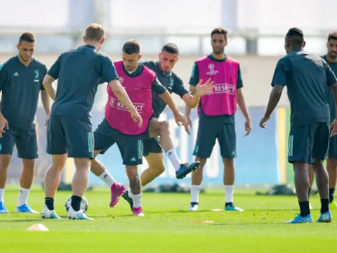 Cầu thủ đặc biệt xuất hiện trên sân tập trước khi Juve sang TBN