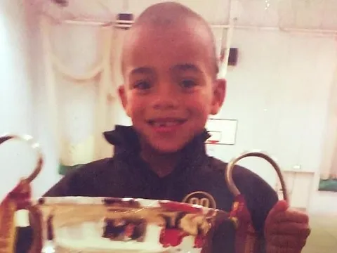 Cầu thủ hưởng lương 1.000 bảng/tuần thuyết phục Solskjaer đẩy Lukaku và Sanchez ra sao?