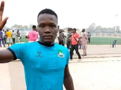 Cầu thủ Nigeria qua đời sau khi va chạm với đối thủ