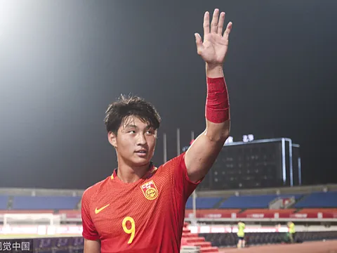 NÓNG! "Lồi lõm" chê đội nhà khi thua Việt Nam, cầu thủ Trung Quốc bị cấm thi đấu