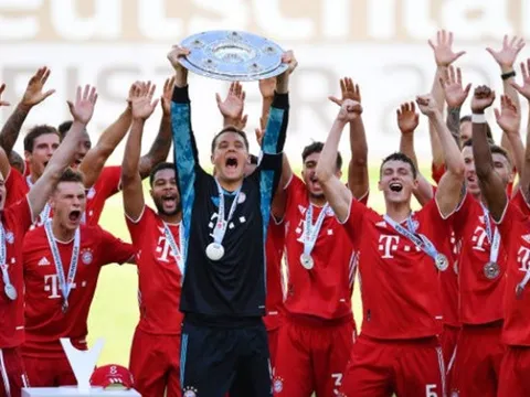 "Cầu vồng" xuất hiện, Bayern thắng hủy diệt trong ngày nâng chiếc đĩa bạc Bundesliga