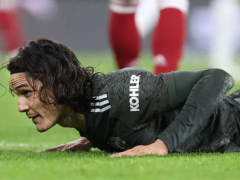 Cavani thừa kinh nghiệm nhưng không thể "gánh" hàng công Man Utd