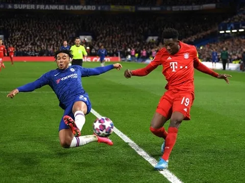 Biến hàng thủ Chelsea thành trò hề, Davies tiếp tục xát muối đối thủ