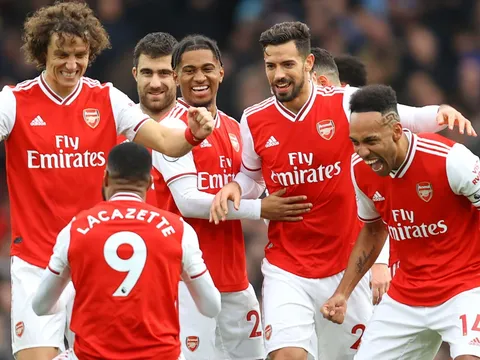 CĐV Arsenal phát cuồng: "Ông vua kiến tạo; Chỉ có cậu ấy mới chuyền được như thế"