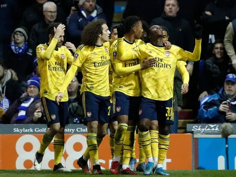 CĐV Arsenal: "Siêu đẳng; Quá thông minh; Thật điềm tĩnh"