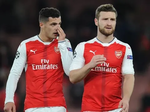 CĐV Arsenal: "Tất cả là nhờ vào Mustafi và Xhaka"
