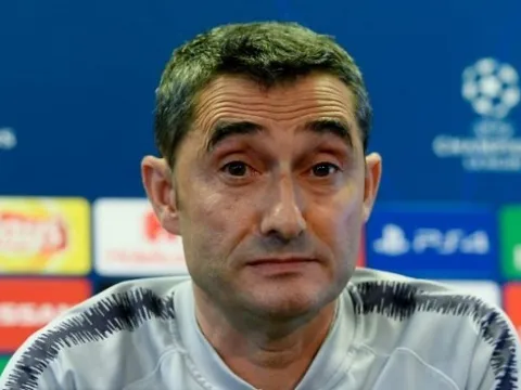 CĐV Barca: Hãy bán ngay cái tên ấy đi!