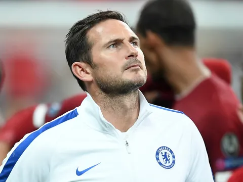 CĐV Chelsea: "Phí tiền; Mua cậu ta là ngu ngốc"
