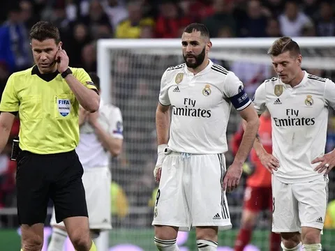 CĐV Chelsea: "Tôi thương hại cho cậu ấy vì cỏ không phải lúc nào cũng xanh hơn"