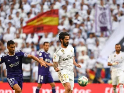 CĐV làm điều khó tin với thầy trò Zidane trong ngày hoà Valladolid