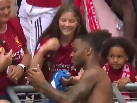 CĐV Liverpool đã thôi thù ghét Sterling