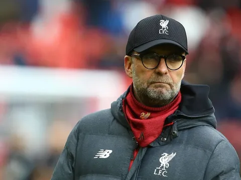 CĐV Liverpool: "Hắn ta chạy còn chậm hơn trọng tài; Hãy loại tên đó ra khỏi đội hình"