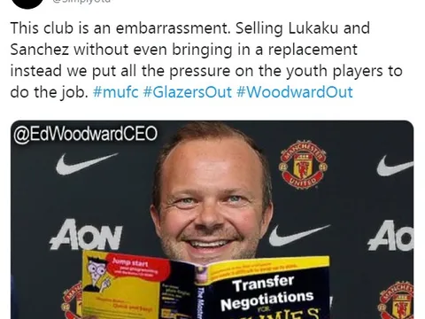 CĐV Man Utd: "Bán hết cũng được, nhưng ai thay?"