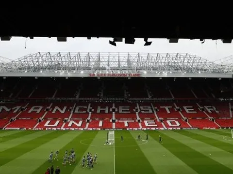CĐV Man Utd: "Bán quách miễn phí cái tên đó đi"