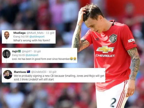 CĐV Man Utd: "Cậu ta đá tốt hơn rồi, hãy bán Smalling, Jones và Rojo đi"