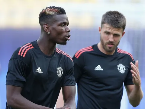CĐV Man Utd tức giận: "Cậu ta là một con virus; Thật nhục nhã"