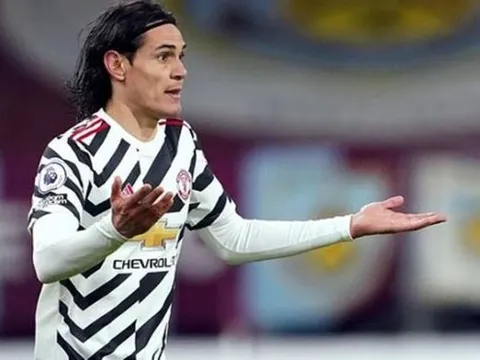 CĐV Man Utd gửi thông điệp đến Cavani sau trận thắng Burnley