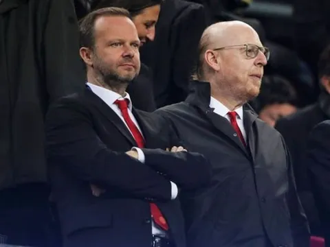 CĐV Man Utd "sôi máu" khi nhìn Arsenal mua sắm