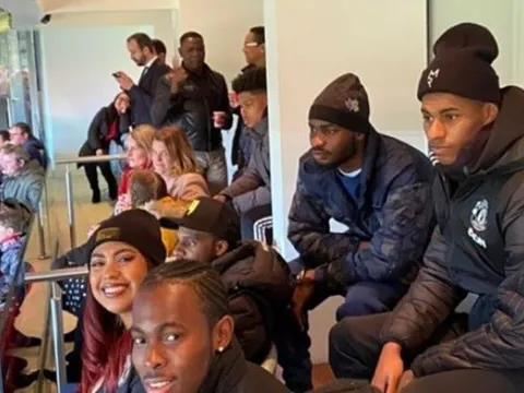 CĐV M.U sẽ rơi nước mắt với hình ảnh này của Rashford