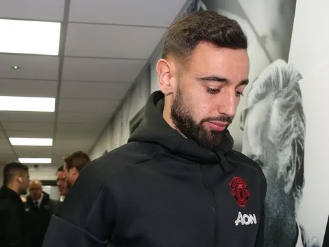 CĐV M.U tức điên: "Solskjaer thật trẻ con! Cậu ấy sẽ kiệt quệ!"