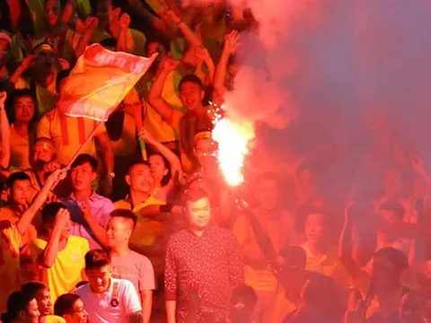 CĐV Nam Định đốt pháo sáng tại Hàng Đẫy nhận án phạt tù