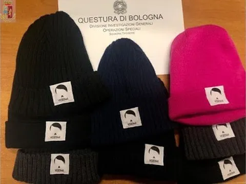 CĐV Serie A bị cấm vào sân vì đội mũ có hình Hitler