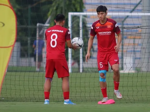 CĐV Việt Nam: "Sang Hà Lan, Văn Hậu rồi sẽ gia nhập Ajax Amsterdam"