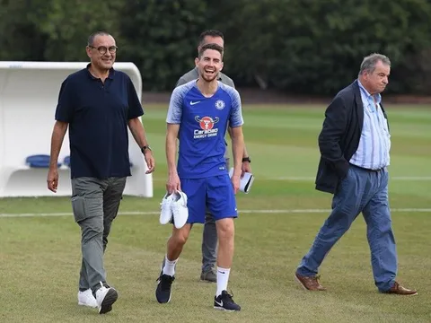 Chấm dứt! Sarri tự tay kết liễu 'giấc mơ Juventus' của trò cưng