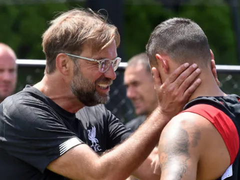 Chăm sóc nhiệt tình, Klopp khiến trò cưng 'phát sợ'