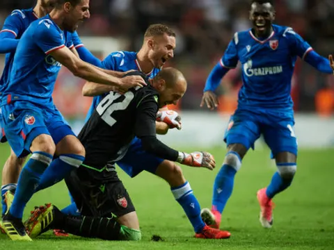 Champions League xuất hiện loạt pen 'kinh dị', 6 quả bay ra ngoài!