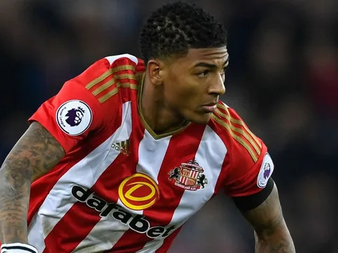 Chân dung kẻ 'đồ sát' M.U - Patrick van Aanholt