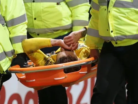 Chấn thương rợn người của sao Arsenal tại FA Cup