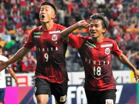 Chanathip vào đội hình tí hon với chiều cao trung bình 1,6 m