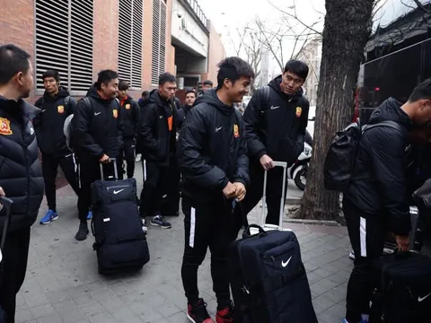 Chê Tây Ban Nha nguy hiểm, CLB Vũ Hán trở về nước