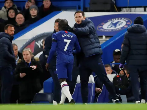 XONG! Lampard xác nhận, Chelsea run rẩy chờ tin của Kante