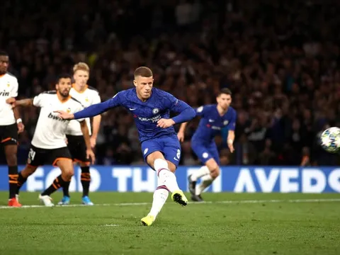 Jorginho và Abraham nói gì với Barkley trước quả penalty hỏng ăn?
