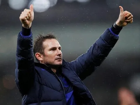 Chelsea sa sút, Zola lên tiếng về Lampard