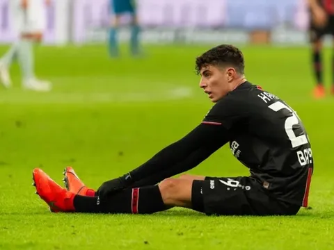 Chèo kéo "thần đồng", Bayern nhận cú tát trời giáng