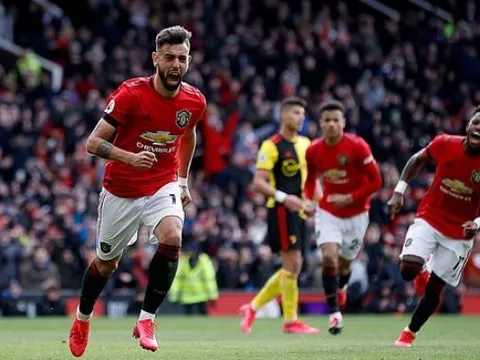 Chỉ 1 hình ảnh gây choáng, Fernandes đủ khiến Pogba hổ thẹn