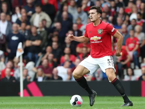 Chỉ 2 pha xử lý, Harry Maguire giúp hàng thủ M.U lột xác với IQ "vô cực"