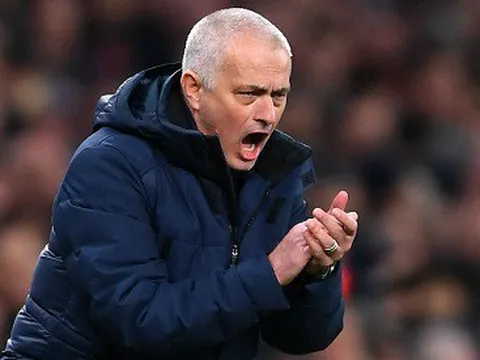 Chi 30 triệu, Gã khổng lồ giật "kẻ thất sủng thành Madrid" với Mourinho