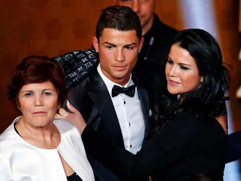 Chị gái Ronaldo bóng gió Juventus 'vô hại', để em trai mình làm hết