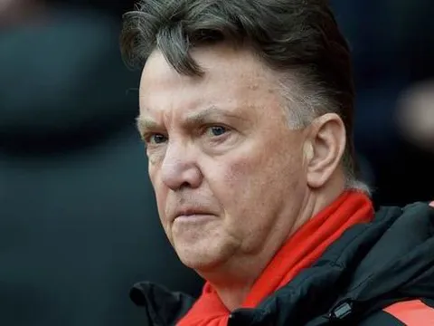 Chỉ trích CLB, Van Gaal bị huyền thoại M.U phản pháo gay gắt