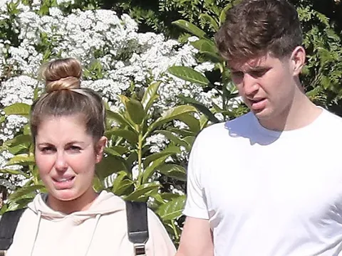 Chia tay cô vợ xinh như mộng, John Stones xuất hiện bên "bạn gái tin đồn"