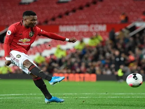 Chia tay Man United, tiền vệ 19 tuổi thẳng tiến đến Tây Ban Nha