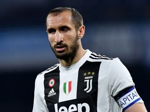 Chiellini coi mình là cầu thủ bình thường, thừa nhận thua kém 2 trung vệ