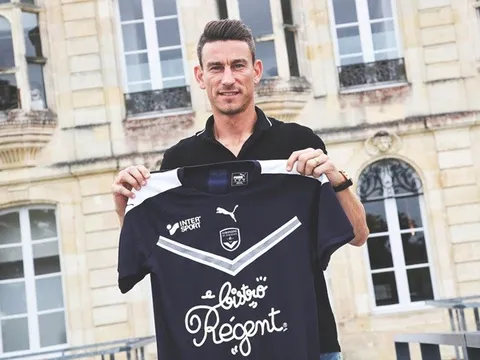 CHÍNH THỨC: Arsenal chia tay công thần 9 năm, hợp đồng 6 triệu