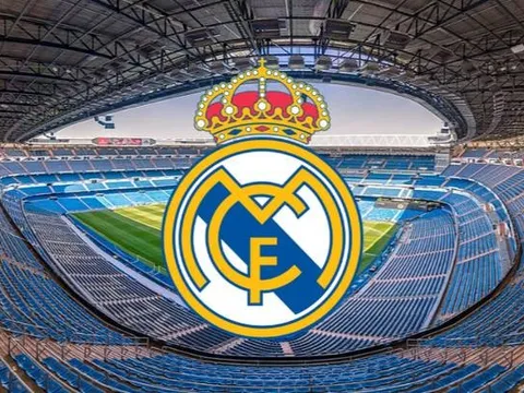 CHÍNH THỨC! Cầu thủ nhiễm COVID-19, cách ly toàn đội Real Madrid - hoãn cả La Liga